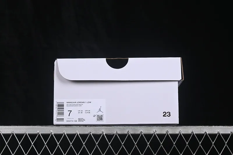 All categories Air Jordan Jordan series basketball shoes Air Jordan 1 Low G version pure original Air Jordan 1 Low AJ1 Joe 1 light blue color matching low-top cultural casual sneakers DC0774-108